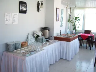 Akçay Merkezde 22 Odalı 60 Kişi Kapasiteli Faal Durumda Otel