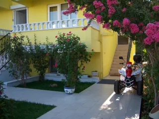 Akçay Merkezde 22 Odalı 60 Kişi Kapasiteli Faal Durumda Otel