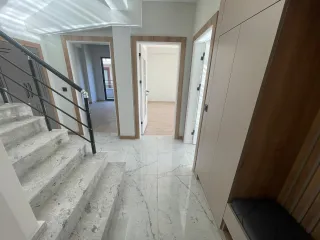 SABRİ PINARBAŞI'dan ALTINKUM'da SATILIK SIFIR ÇİFT MUTFAKLI DUBLEKS DAİRE