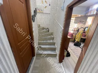 SABRİ PINARBAŞI'dan AKÇAY MERKEZ'de SATILIK MASRAFSIZ DUBLEKS DAİRE