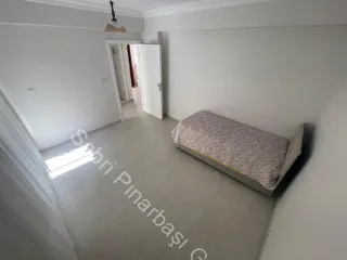 SABRİ PINARBAŞI 'dan AKÇAY MERKEZ'de SATILIK 2+1 GENİŞ KULLANIMLI DAİRE