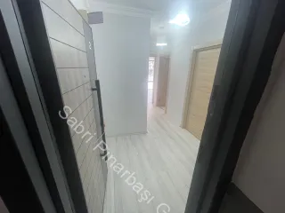 SABRİ PINARBAŞI'dan AKÇAY MERKEZ'de SATILIK GİRİŞ KAT 2+1 DAİRE
