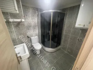 SABRİ PINARBAŞI'dan AKÇAY MERKEZ'de SATILIK GİRİŞ KAT 2+1 DAİRE