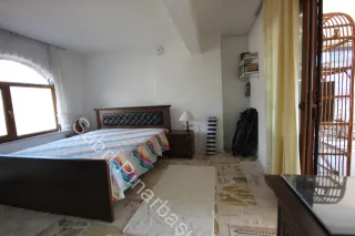 SABRİ PINARBAŞI'dan KIZILKEÇİLİ'de SATILIK 1400m2 ARSA İÇİNDE MÜSTAKİL EV