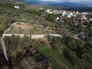 SABRİ PINARBAŞI 'dan EDREMİT ÇAMLIBEL 'de MANZARALI İMARLI ARSA