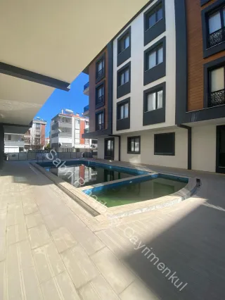SABRİ PINARBAŞI'dan HAVUZLU SİTE İÇİNDE SATILIK 2+1 DAİRE