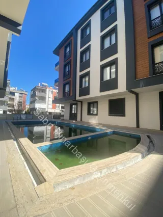 SABRİ PINARBAŞI'dan HAVUZLU SİTE İÇİNDE SATILIK 2+1 DAİRE