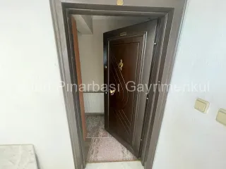 SABRİ PINARBAŞI'dan ALTINOLUK MERKEZ'de SATILIK KALORİFERLİ ARAKAT 2+1 DAİRE