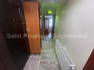 SABRİ PINARBAŞI'dan ALTINOLUK MERKEZ'de SATILIK KALORİFERLİ ARAKAT 2+1 DAİRE