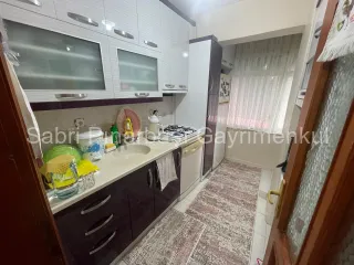 SABRİ PINARBAŞI'dan ALTINOLUK MERKEZ'de SATILIK KALORİFERLİ ARAKAT 2+1 DAİRE