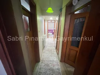 SABRİ PINARBAŞI'dan ALTINOLUK MERKEZ'de SATILIK KALORİFERLİ ARAKAT 2+1 DAİRE