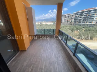 KADIKÖY'de ULTRA LÜKS SİTE İÇİNDE SATILIK 3+1 GENİŞ DAİRE