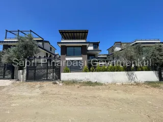 SABRİ PINARBAŞI'dan GÜRE'de SATILIK ULTRA LÜKS MÜSTAKİL HAVUZLU VİLLA