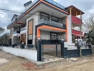 GÜRE 'de DENİZ 'e YAKIN SATILIK VİLLA