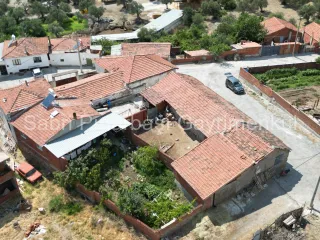SABRİ PINARBAŞI'ndan HAVRAN ÇAMDİBİ'nde SATILIK 556m2 ARSA İÇİNDE KÖY EVİ