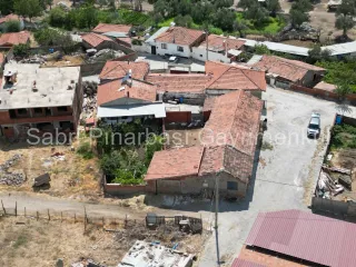 SABRİ PINARBAŞI'ndan HAVRAN ÇAMDİBİ'nde SATILIK 556m2 ARSA İÇİNDE KÖY EVİ