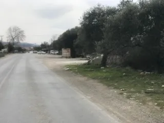 SABRİ PINARBAŞI 'dan ZEYTİNLİ 'de YOLA SIFIR 1996 M2 SATILIK KONUT İMARLI ARSA