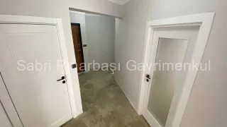 SABRİ PINARBAŞI'dan AKÇAY'da SATILIK YÜKSEK GİRİŞ 2+1 DAİRE