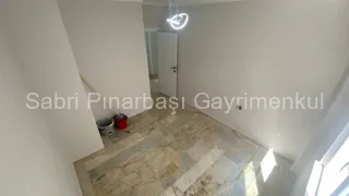 SABRİ PINARBAŞI'dan AKÇAY'da SATILIK YÜKSEK GİRİŞ 2+1 DAİRE