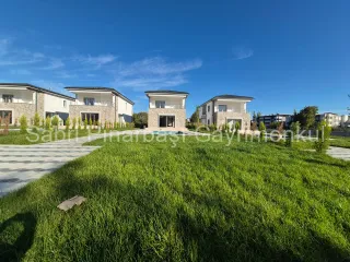 SABRİ PINARBAŞI GAYRİMENKUL'den AKÇAY'da SATILIK SIFIR TEK MÜSTAKİL HAVUZLU VİLLA