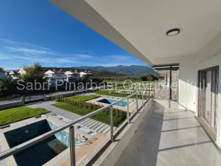 SABRİ PINARBAŞI GAYRİMENKUL'den AKÇAY'da SATILIK SIFIR TEK MÜSTAKİL HAVUZLU VİLLA