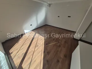 SABRİ PINARBAŞI 'dan AKÇAY'da SATILIK YÜKSEK GİRİŞ 3+1 ÖNCEPHE DAİRE