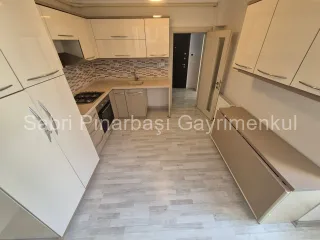 SABRİ PINARBAŞI'dan AKÇAY'da SATILIK GENİŞ ÖNCEPHE 3+1 DAİRE