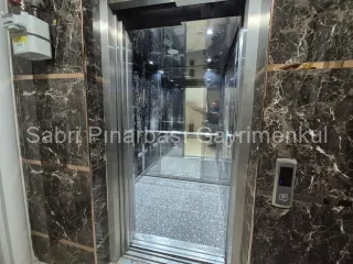 SABRİ PINARBAŞI'dan ALTINKUM'da SATILIK EBEVEYN BANYOLU DOĞALGAZLI 2+1 DAİRE