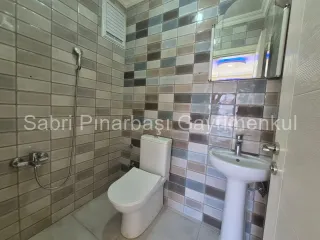 SABRİ PINARBAŞI'dan ALTINKUM'da SATILIK EBEVEYN BANYOLU DOĞALGAZLI 2+1 DAİRE