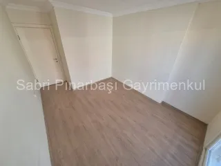 SABRİ PINARBAŞI'dan ALTINKUM'da SATILIK EBEVEYN BANYOLU DOĞALGAZLI 2+1 DAİRE