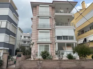 SABRİ PINARBAŞI'dan AKÇAY MERKEZ'de ŞÖMİNELİ SATILIK 2+1 DAİRE