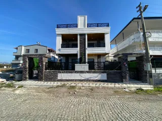 SABRİ PINARBAŞI'dan AKÇAY YENİMAHALLE'de SATILIK SIFIR VİLLA