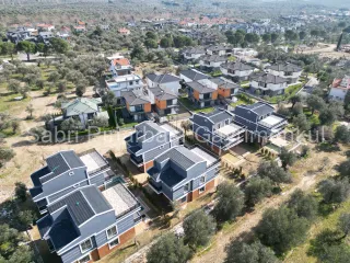 SABRİ PINARBAŞI'dan GÜRE'de SATILIK MÜSTAKİL HAVUZLU VİLLA