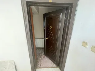 SABRİ PINARBAŞI'dan ALTINOLUK MERKEZ'de SATILIK KALORİFERLİ ARAKAT 2+1 DAİRE