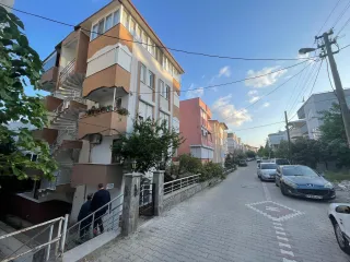 SABRİ PINARBAŞI'dan ALTINOLUK MERKEZ'de SATILIK KALORİFERLİ ARAKAT 2+1 DAİRE