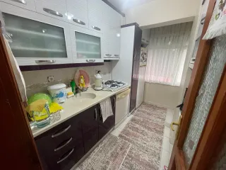 SABRİ PINARBAŞI'dan ALTINOLUK MERKEZ'de SATILIK KALORİFERLİ ARAKAT 2+1 DAİRE