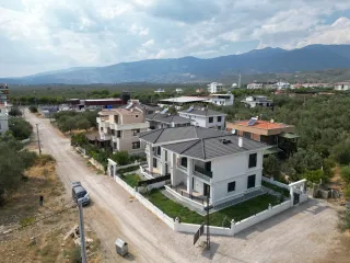 SABRİ PINARBAŞI'dan ZEYTİNLİ'de SATILIK MÜSTAKİL VİLLA