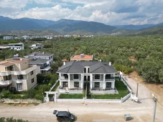 SABRİ PINARBAŞI'dan ZEYTİNLİ'de SATILIK MÜSTAKİL VİLLA