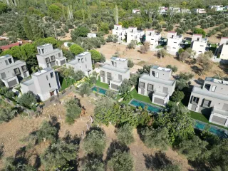 SABRİ PINARBAŞI'dan GÜRE'de EŞSİZ MİMARİLİ SATILIK MÜSTAKİL VİLLA