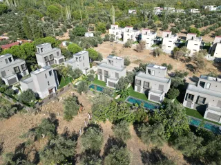 SABRİ PINARBAŞI'dan GÜRE'de EŞSİZ MİMARİLİ SATILIK MÜSTAKİL VİLLA