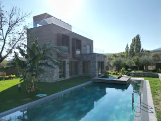 SABRİ PINARBAŞI'dan GÜRE'de EŞSİZ MİMARİLİ SATILIK MÜSTAKİL VİLLA
